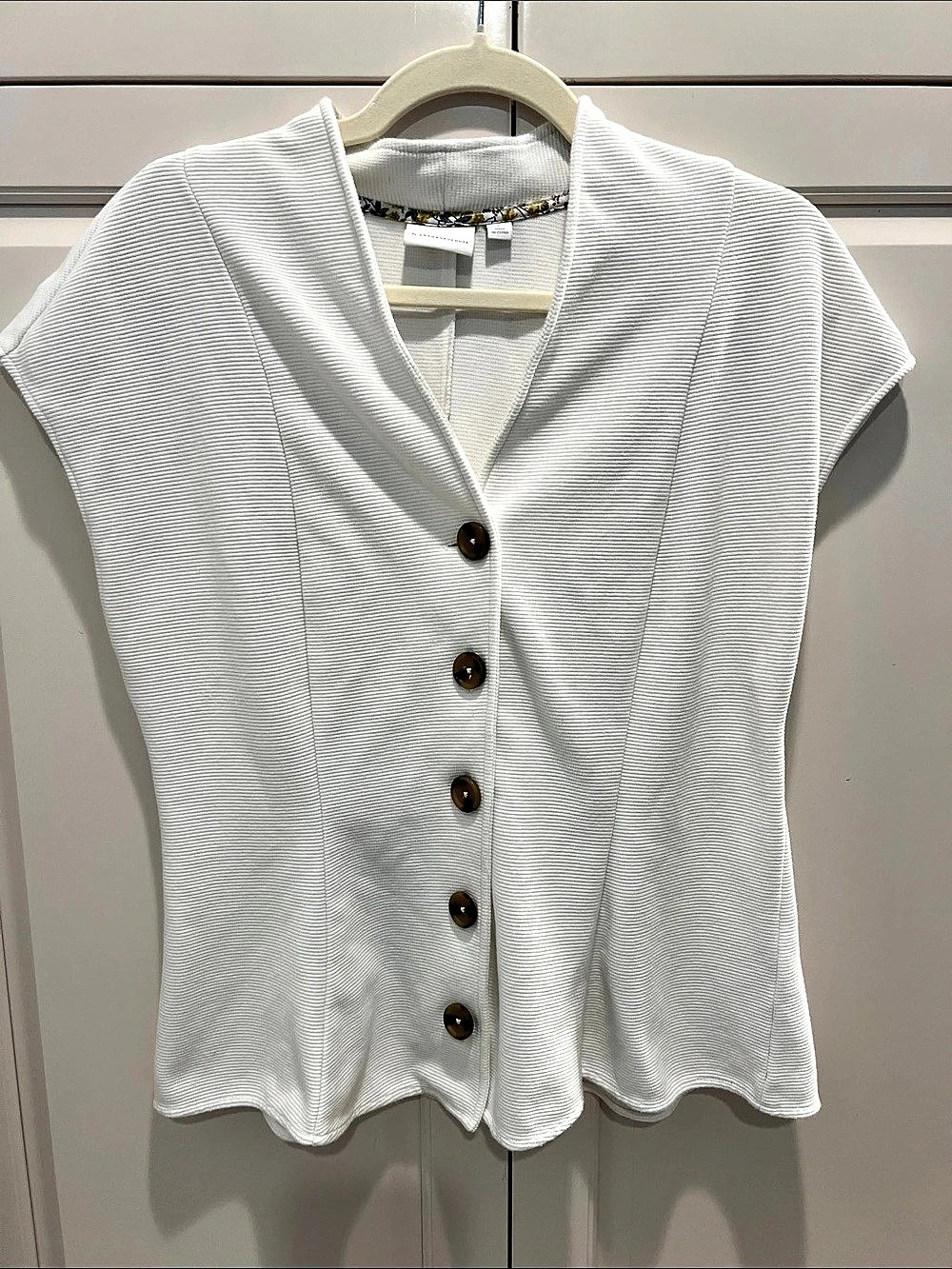 Anthropologie Ribbed Button Front Top in White Size Large Like New